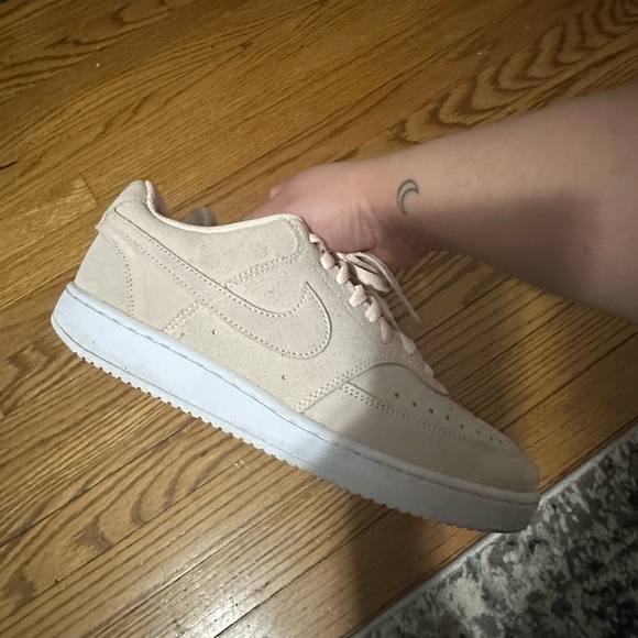 NIKE women shoes **worn like once or twice** - Picture 2 of 3